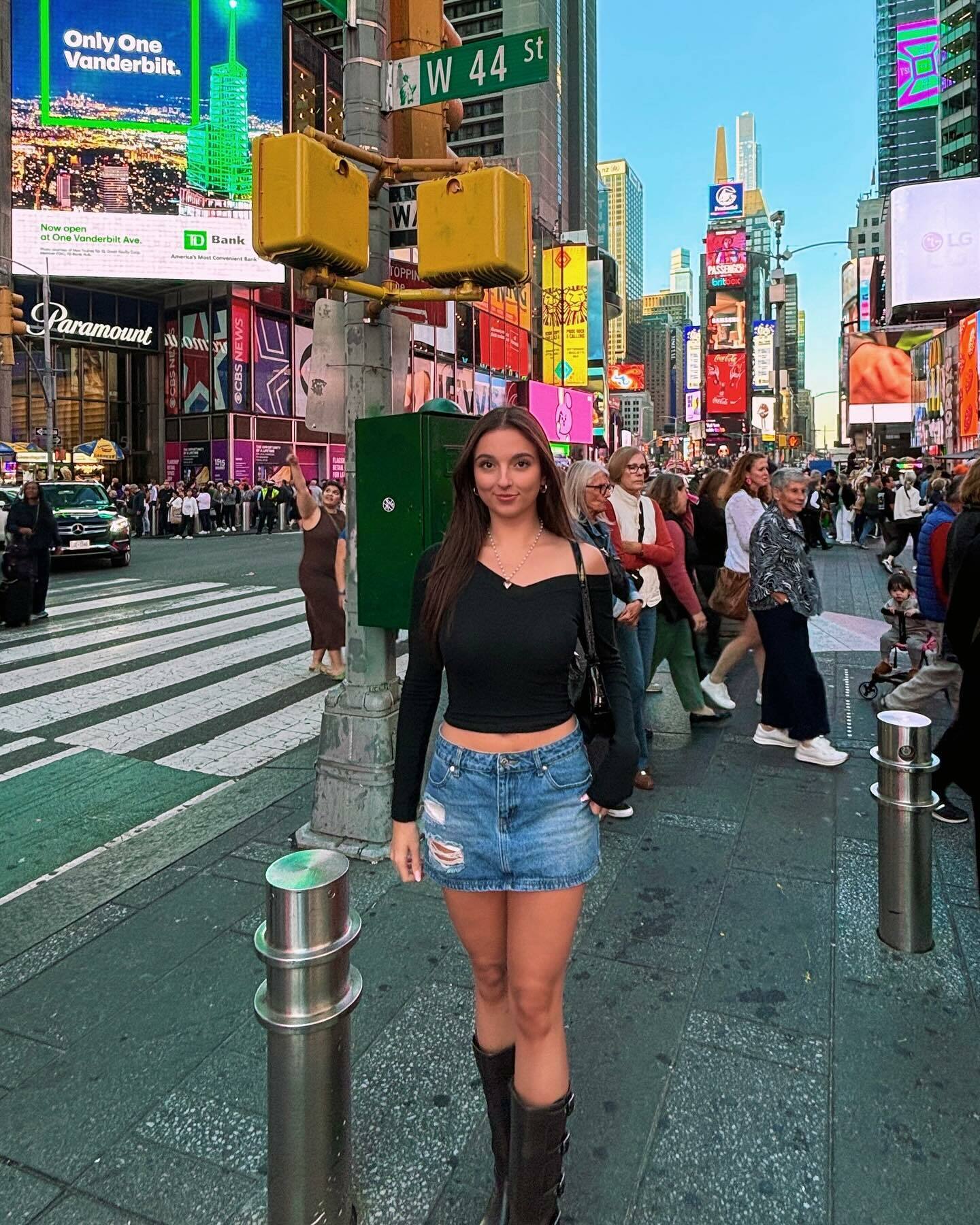 Lily Rabe Busty Cutie — 40